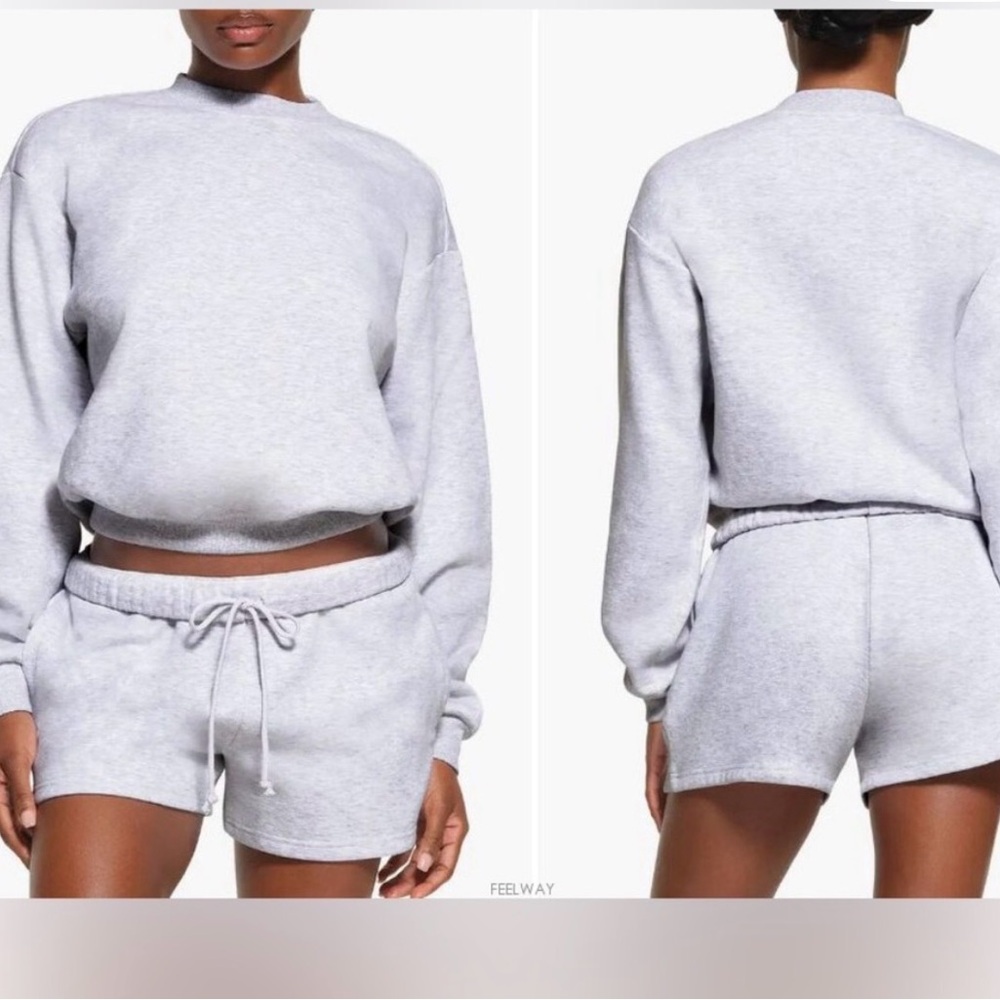 NWT SKIMS Women's Light Gray Sweatshirt - Picture 3 of 13